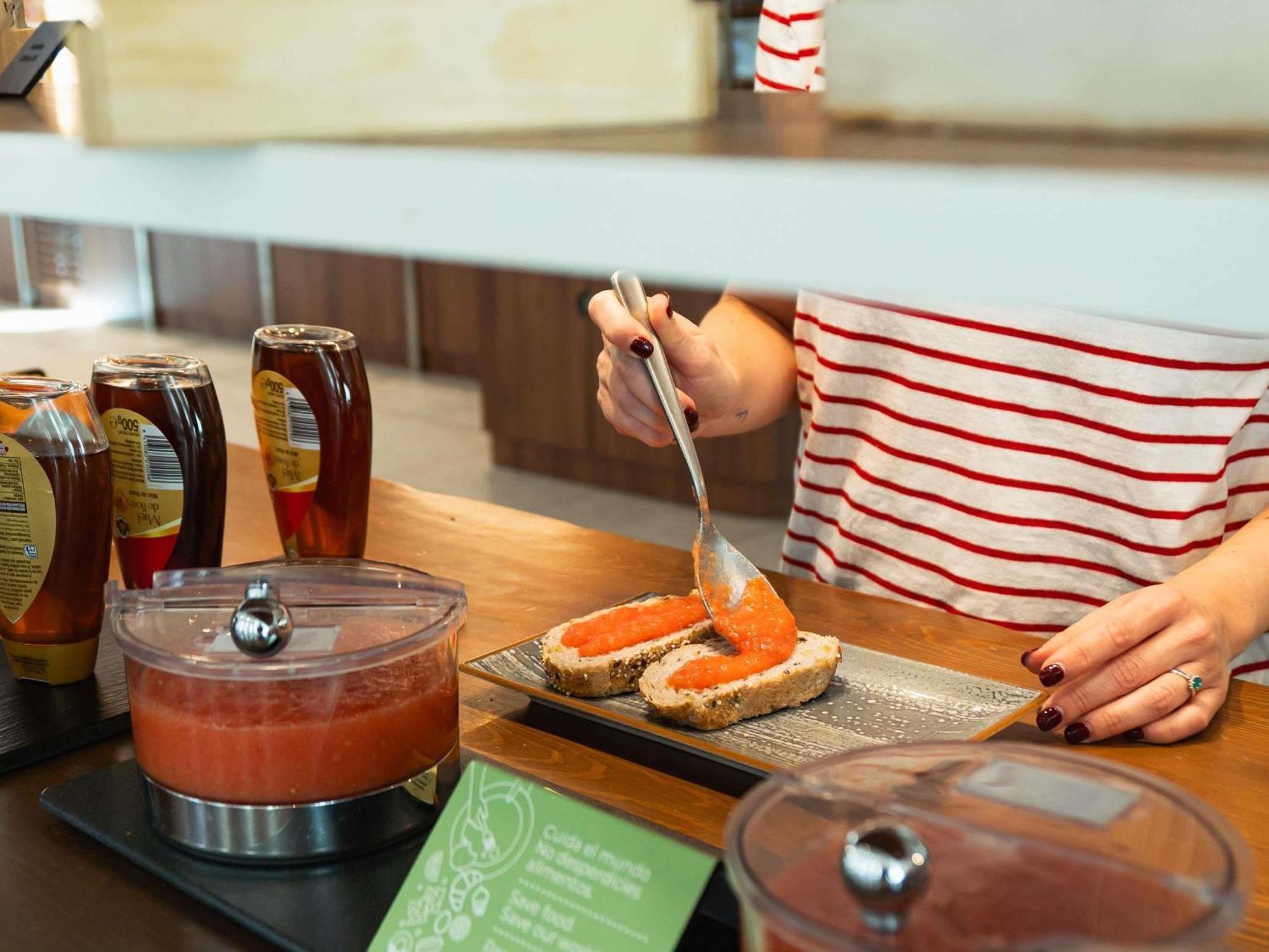 Ibis Styles Sevilla City Santa Justa Eksteriør billede